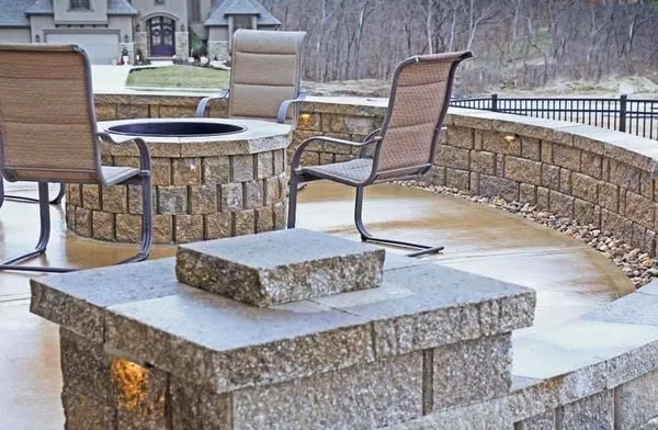 Reisner Lawn & Landscape Logo