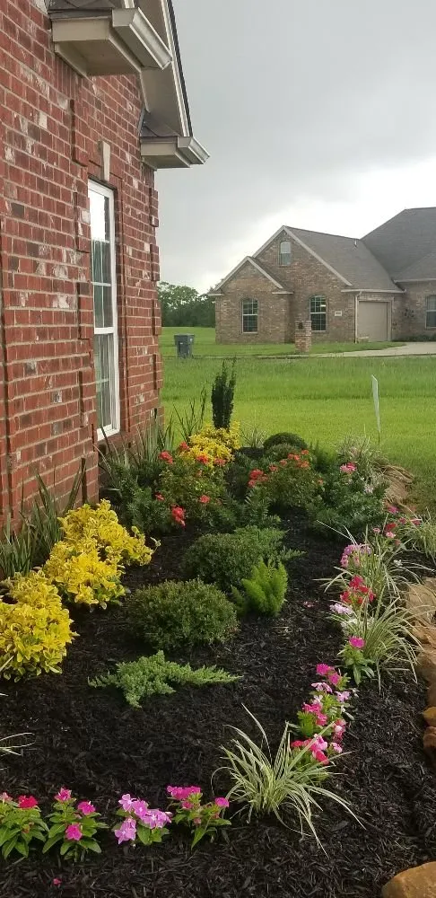 Local lawn care service experts serving Beaumont, TX - Reli-a-lawn and Landscaping