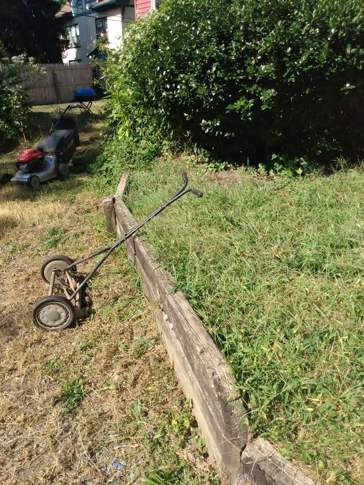 Affordable garden landscaping in West Deptford, NJ - Reliable Kutz Lawncare