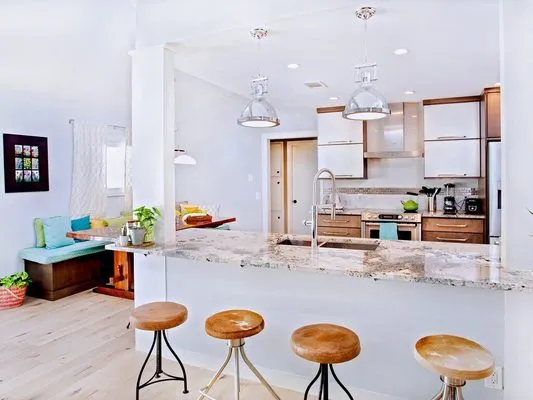 Remarkable Renovations Austin Logo