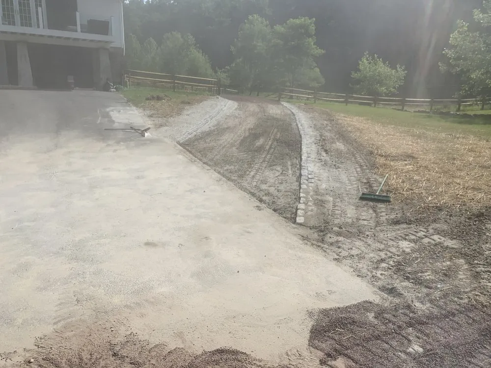 Expert yard maintenance in Warwick, MD by Remmy’s Contractor And Lawn Care