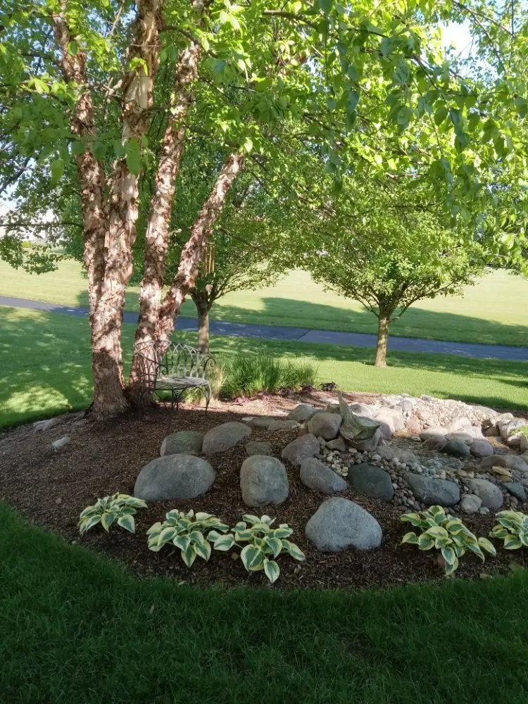 Top-rated lawn mowing service in Elgin, IL - Rendon Landscape