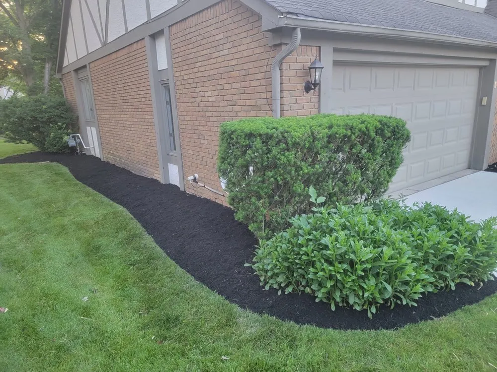 Affordable garden landscaping in Lincoln Village, OH by Rendon Landscaping Maintenance