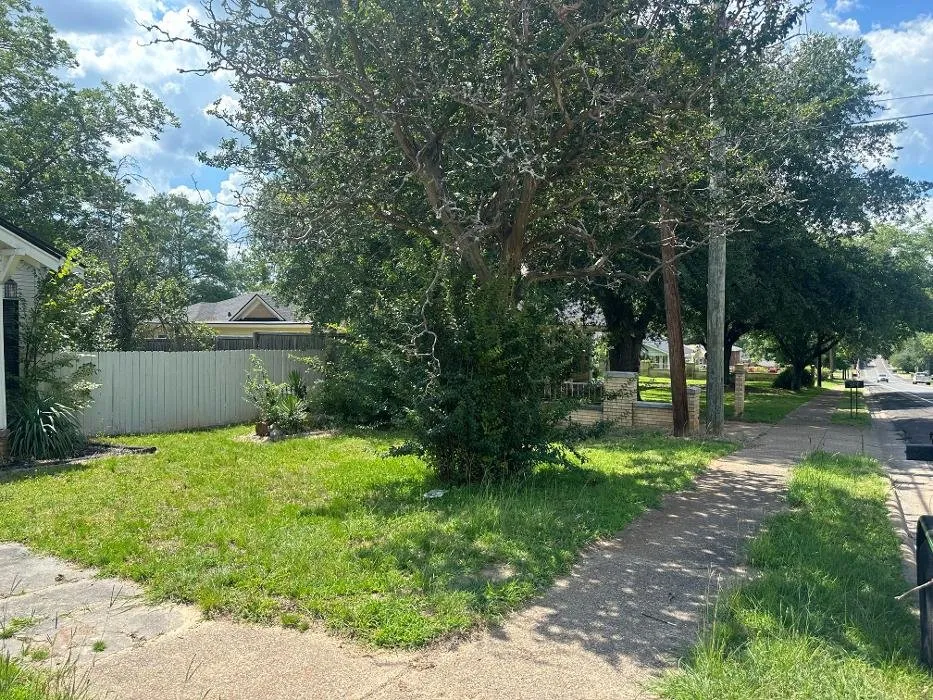 Custom residential landscaping near you in Henderson, TX by Renegade Lawn & Landscaping