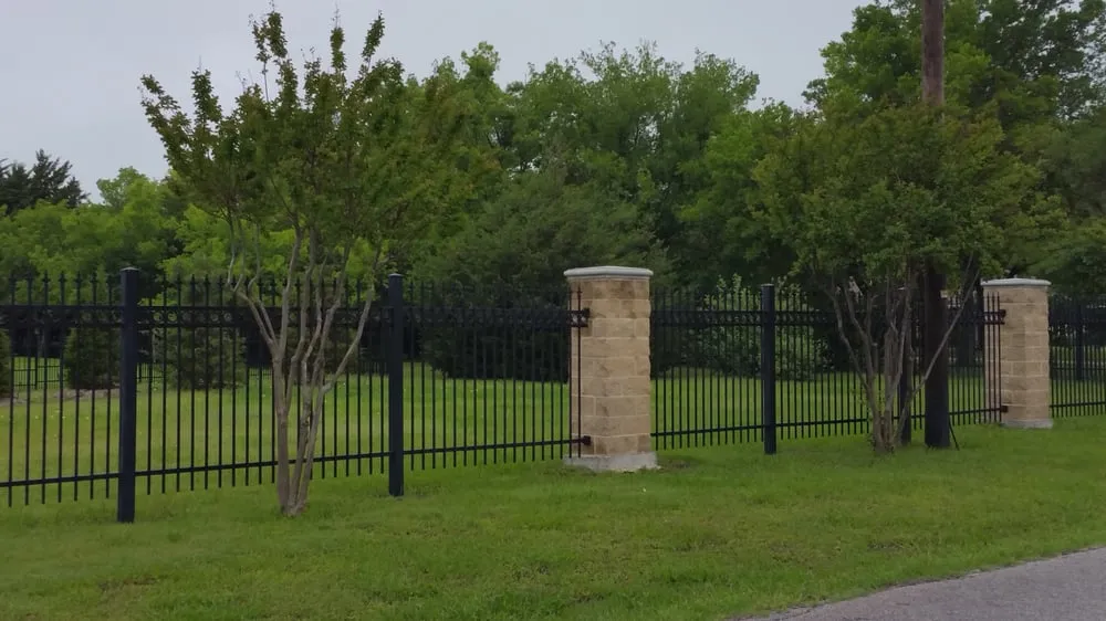 Top-rated lawn care service experts serving Rockwall, TX - Renew Fence & Construction