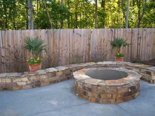 Renew Fence & Construction Logo