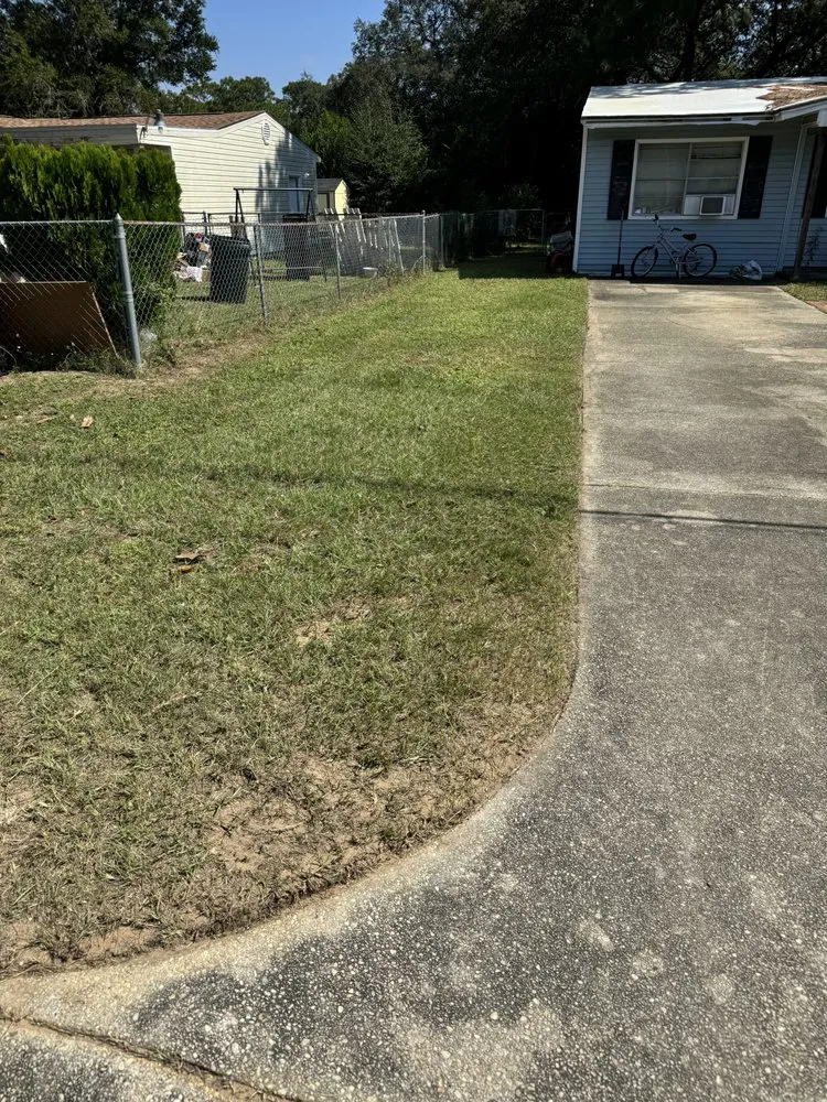 Expert lawn care service in Pensacola, FL - Renfroes Lawn Care