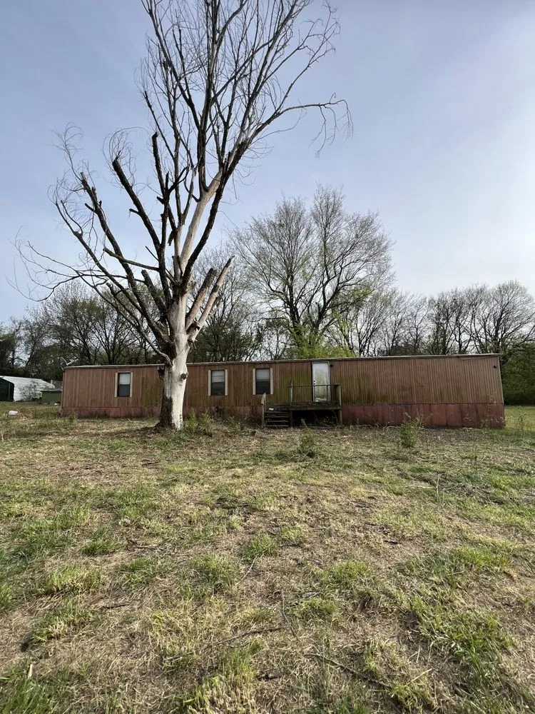 Custom yard maintenance with custom design across Sallisaw, OK - Renfrow Lawn Care