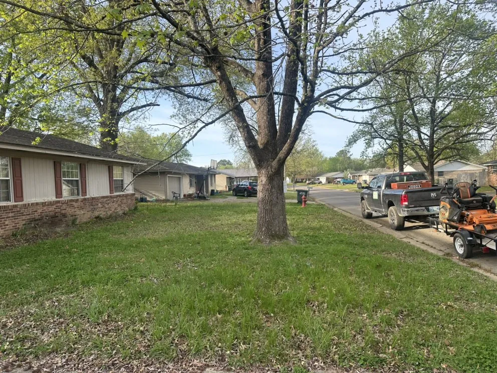 Affordable yard maintenance experts serving Sallisaw, OK - Renfrow Lawn Care