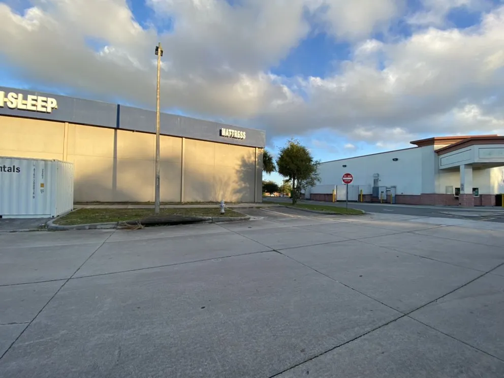 Affordable yard maintenance in Kissimmee, FL - Reno Home