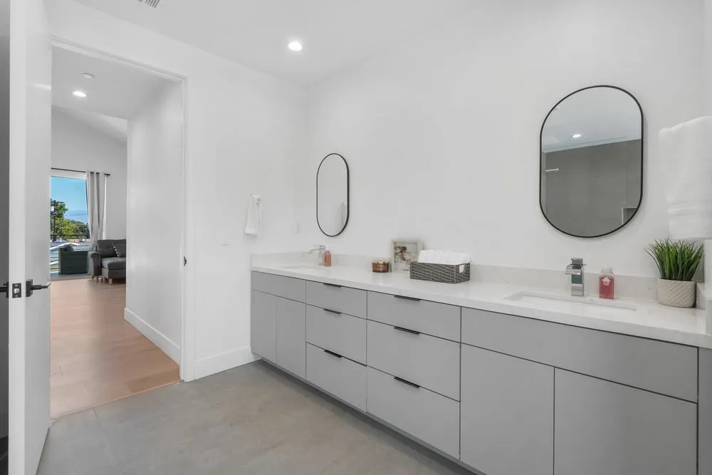 Professional landscaping services experts serving Tarzana, CA - Renovate Works