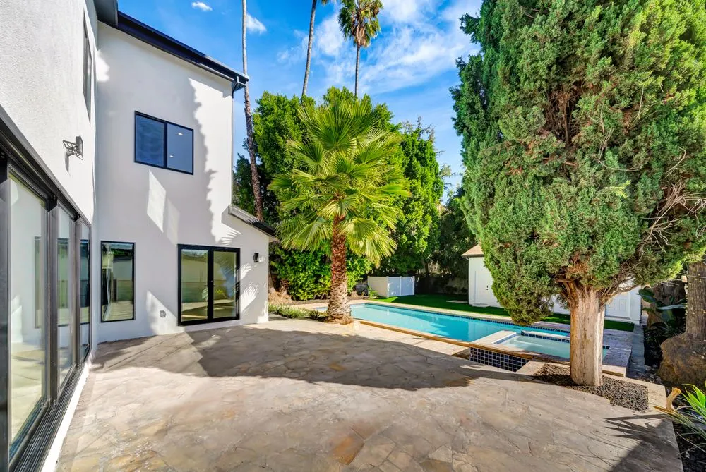 Expert residential landscaping experts serving Tarzana, CA - Renovate Works