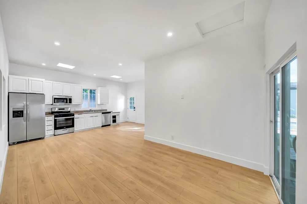 Reliable yard maintenance in Tarzana, CA by Renovate Works