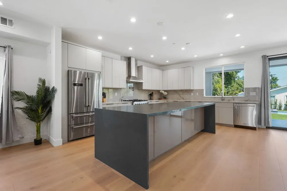 Top-rated yard maintenance in Tarzana, CA by Renovate Works