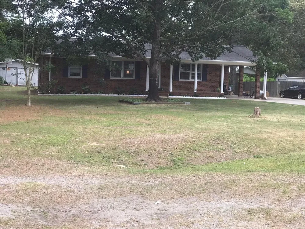 Top-rated yard cleanup service in Lumberton, NC - Rent A Husband