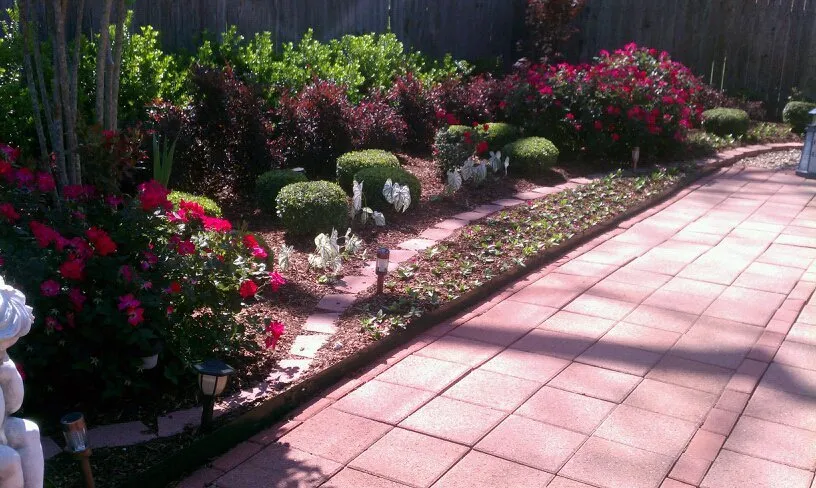 Expert garden landscaping with custom design in Shreveport, LA by Renter's Lawn & Landscaping