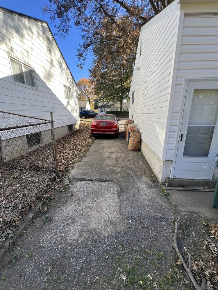 Professional yard cleanup service in Overland, MO by Repair Syndicate