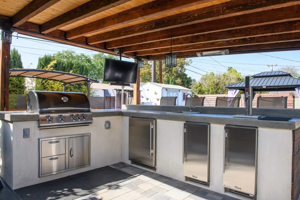 Trusted yard maintenance experts serving Costa Mesa, CA - Rescom Landscaping