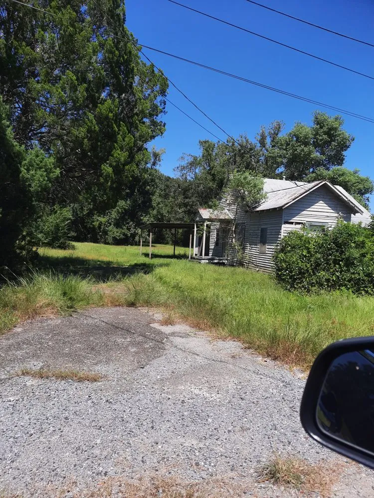 Expert landscaping services in Charenton, LA by Rescue Lawn Care