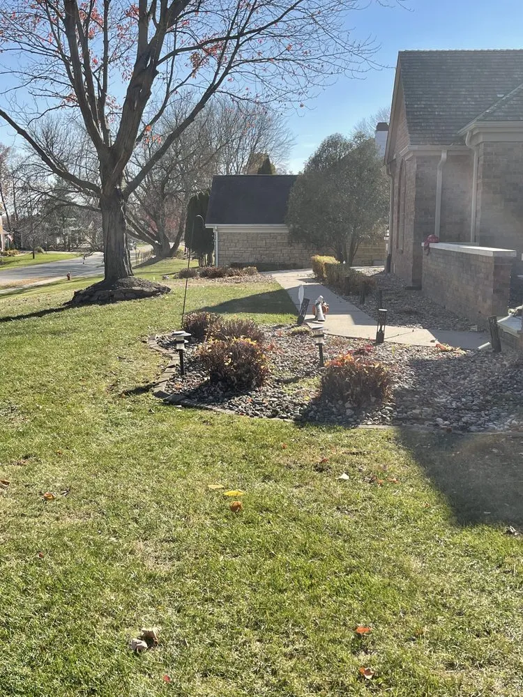 Expert lawn mowing service experts serving Dubuque, IA - Residential Lawn Care