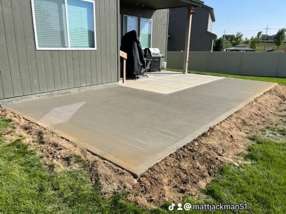 Expert lawn care service experts serving Omaha, NE - Residential Refinement