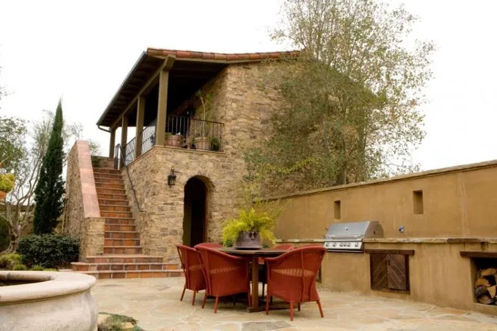 Affordable lawn care service for year-round maintenance across Los Altos, CA - Residential Retreats