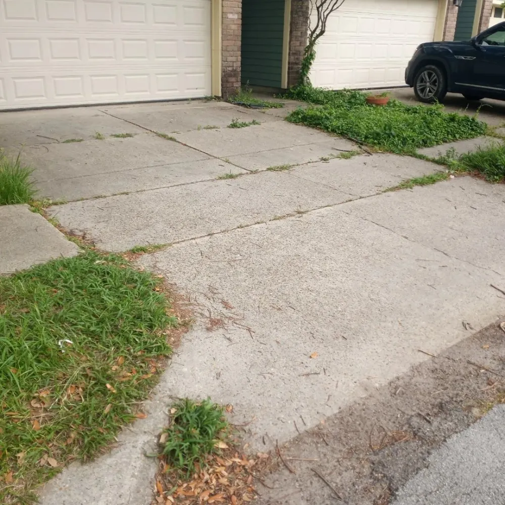 Affordable lawn mowing service in Houston, TX - Residents Landscaping and Design