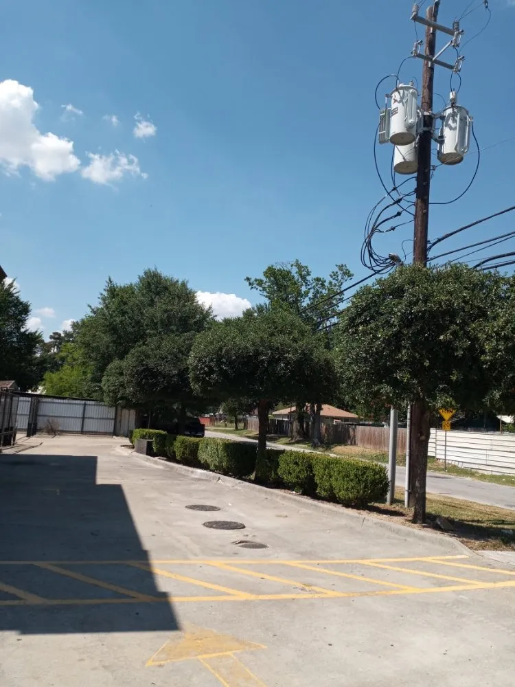 Trusted yard maintenance experts serving Houston, TX - Residents Landscaping and Design