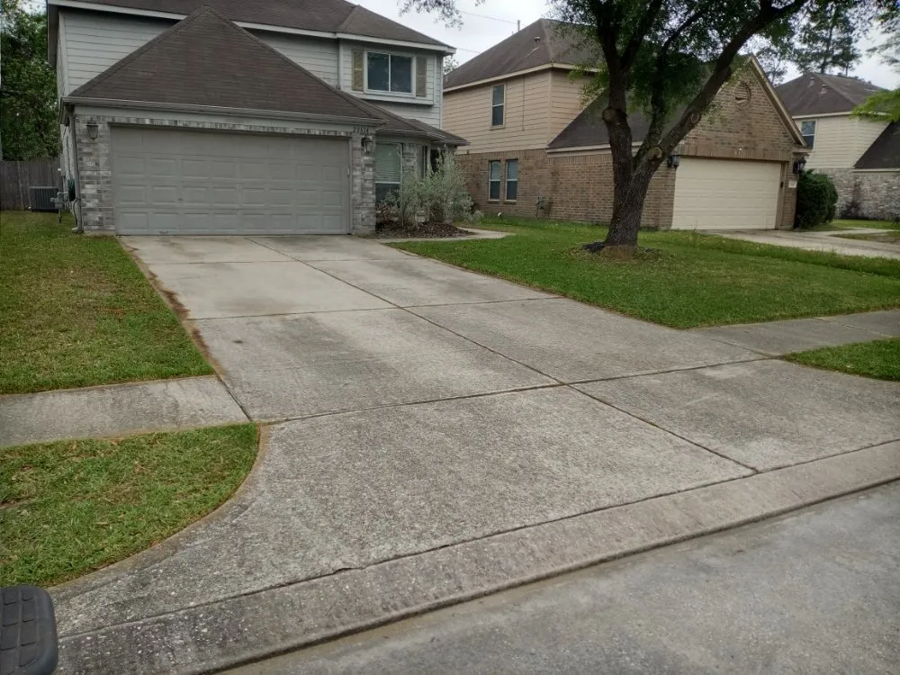 Trusted lawn care service in Houston, TX - Residents Landscaping and Design