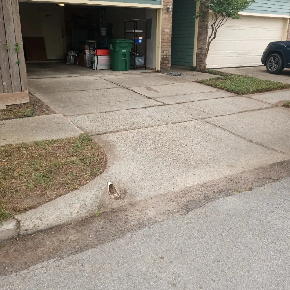 Professional yard maintenance experts serving Houston, TX - Residents Landscaping and Design