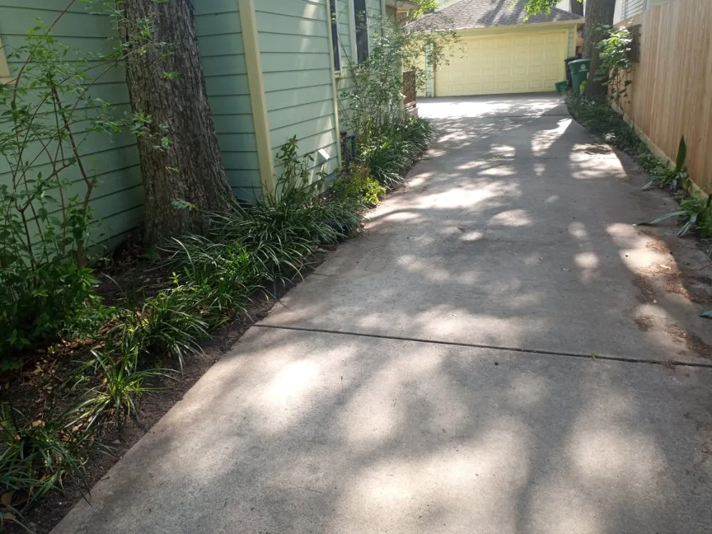 Affordable lawn mowing service in Houston, TX - Residents Landscaping and Design