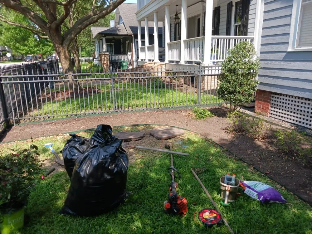 Expert lawn mowing service experts serving Houston, TX - Residents Landscaping and Design