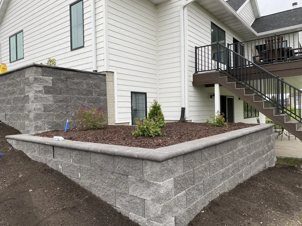 Custom outdoor landscaping in Mason City, IA by Ressler Custom Landscapes