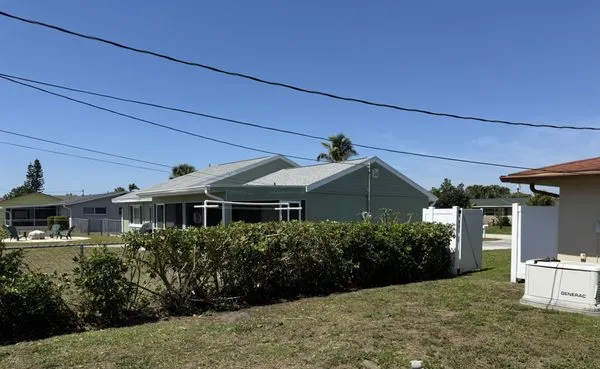 Resto's Lawn Care Services Logo