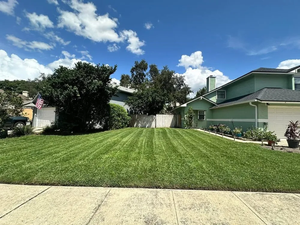 Professional garden landscaping in Winter Springs, FL by RET lawn service and Landscaping