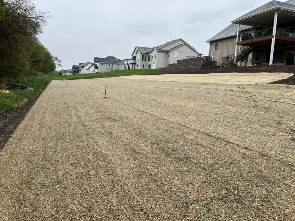 Reliable yard cleanup service experts serving Des Moines, IA - Rethink Hardscaping