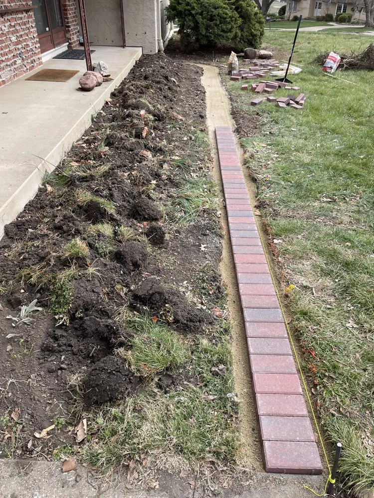 Local garden landscaping in Lawrence, KS by Retter Landscape