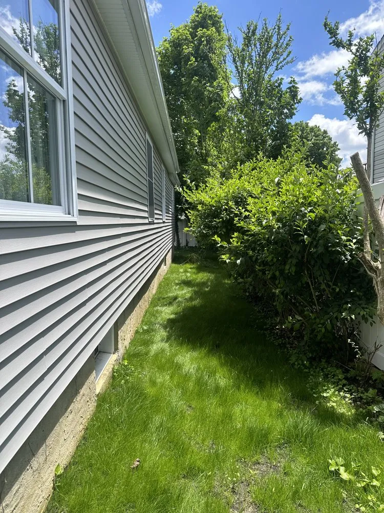 Top-rated yard cleanup service in West Islip, NY - Revamp Homes