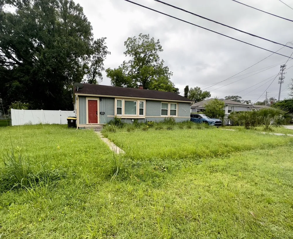 Affordable lawn mowing service in Middleburg, FL - Revamp It