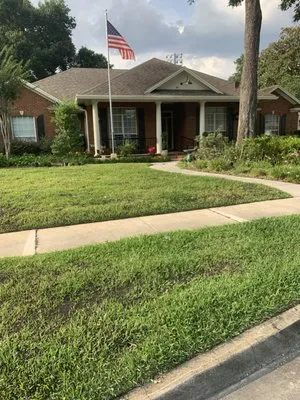 Revamping Lawns Logo