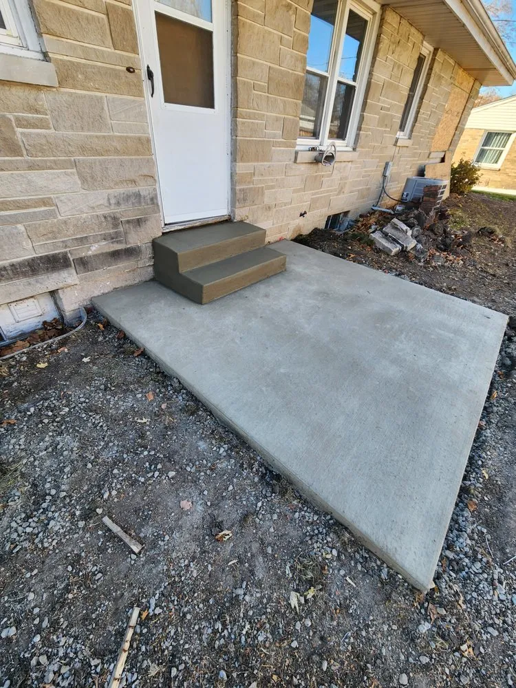 Affordable outdoor landscaping experts serving Bloomington, IL - Revitalized Construction