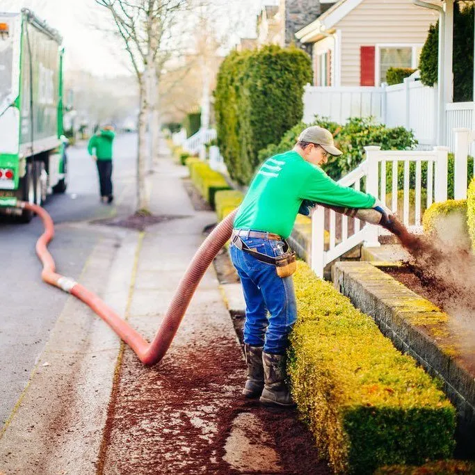 Trusted yard cleanup service for year-round maintenance in Lake Oswego, OR by Rexius