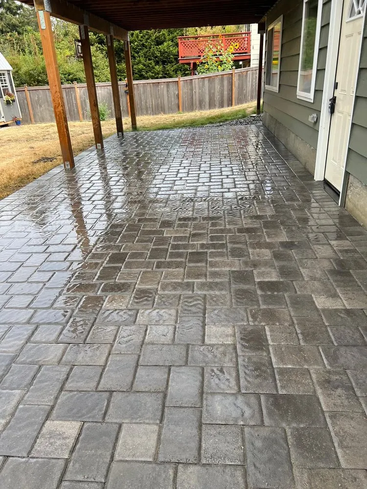 Reliable lawn care service experts serving Lynnwood, WA - Rey Antonio Remodeling Services