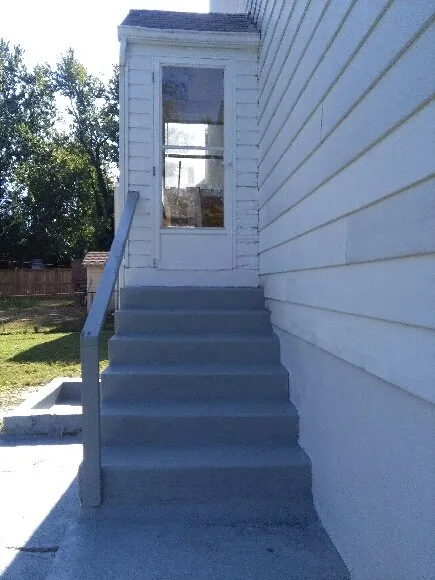 Top-rated lawn care service for residential properties across Temple Hills, MD - Reyes Cleaning Service