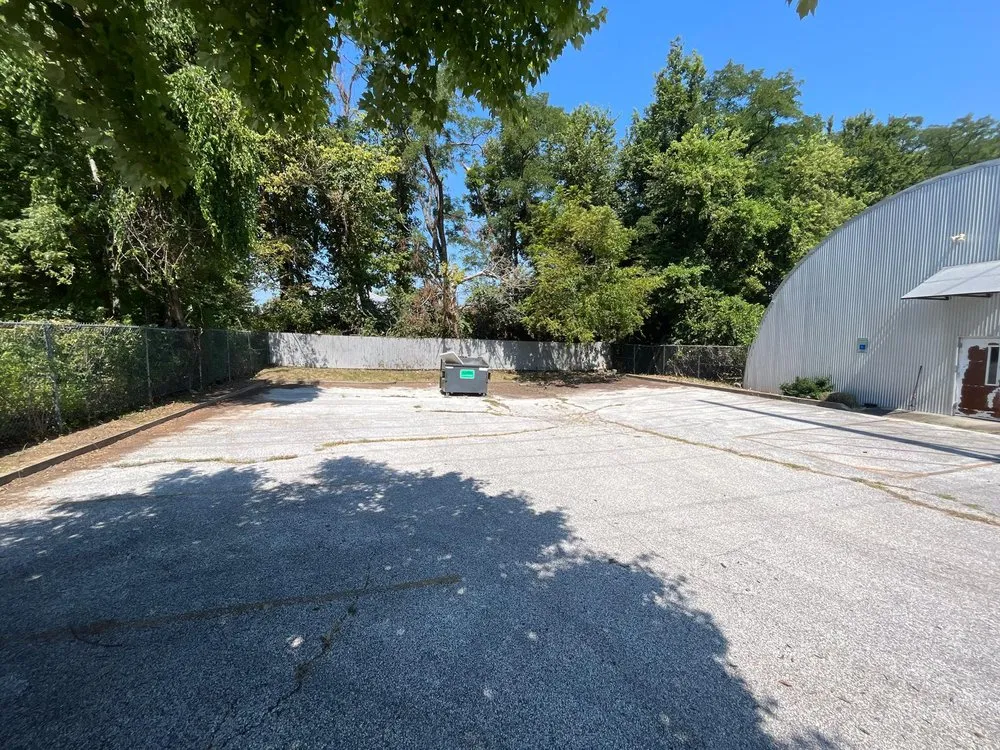 Custom yard maintenance in Saint Louis, MO - Reyes Construction