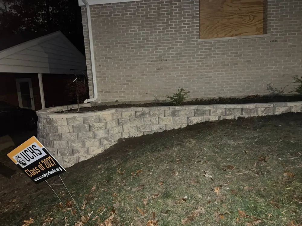 Top-rated lawn care service experts serving Saint Louis, MO - Reyes Construction