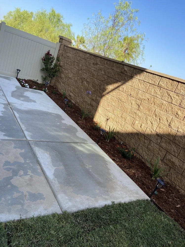Affordable landscape design in Jurupa Valley, CA by Reyes Landscape