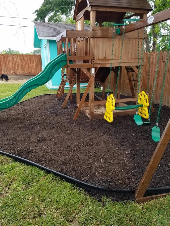 Custom lawn mowing service near you in Highlands, TX by Reyes Landscaping & Design