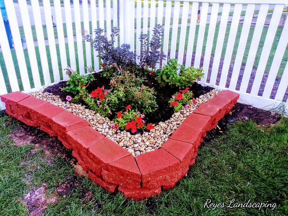 Top-rated lawn mowing service in Cicero, IL by Reyes Landscaping & Snow Remove Service