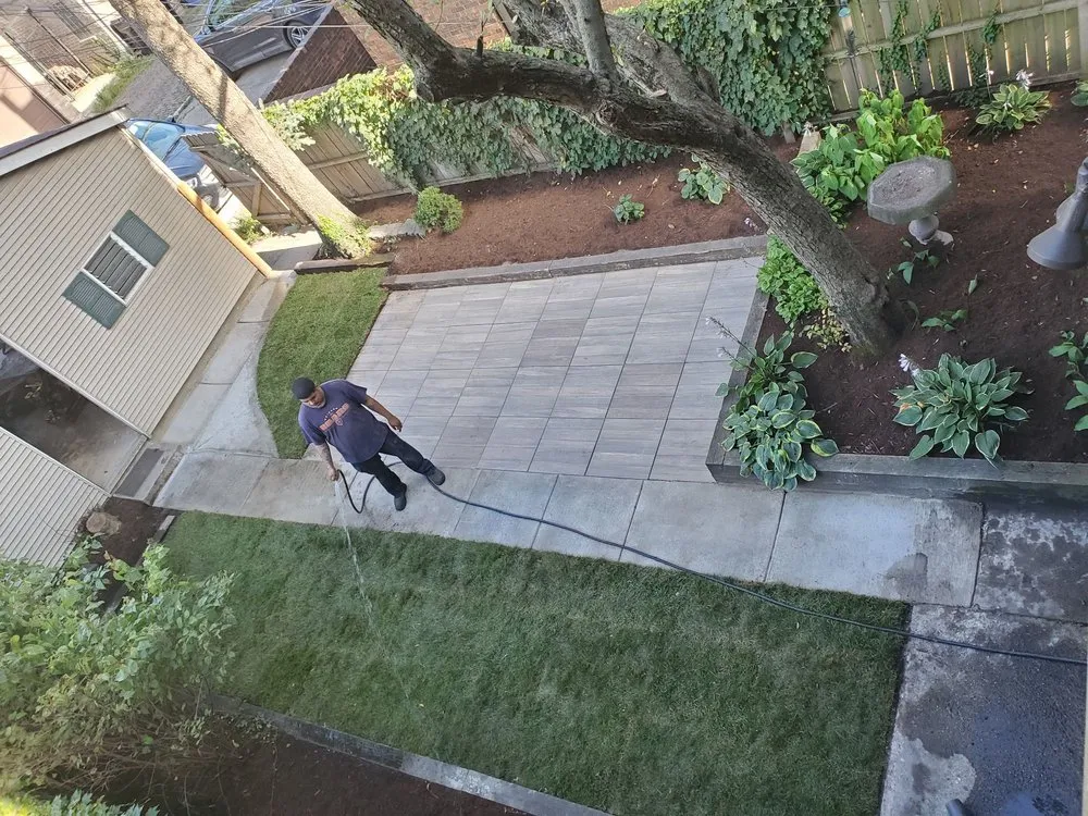 Trusted yard maintenance in Chicago, IL by Reyes Landscaping